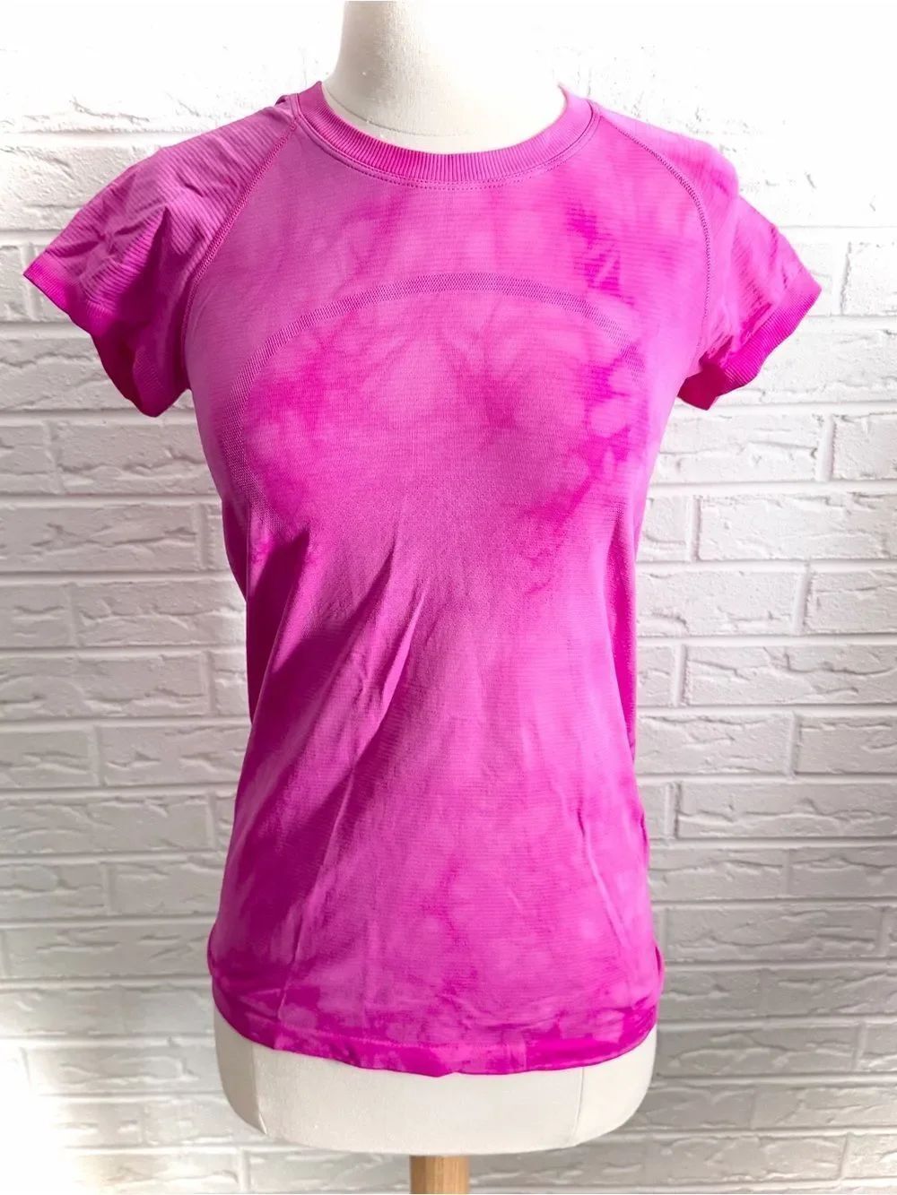 Lululemon Swiftly Tech Short-Sleeve Shirt 2.0 Marble Dye Sonic Pink Size 6